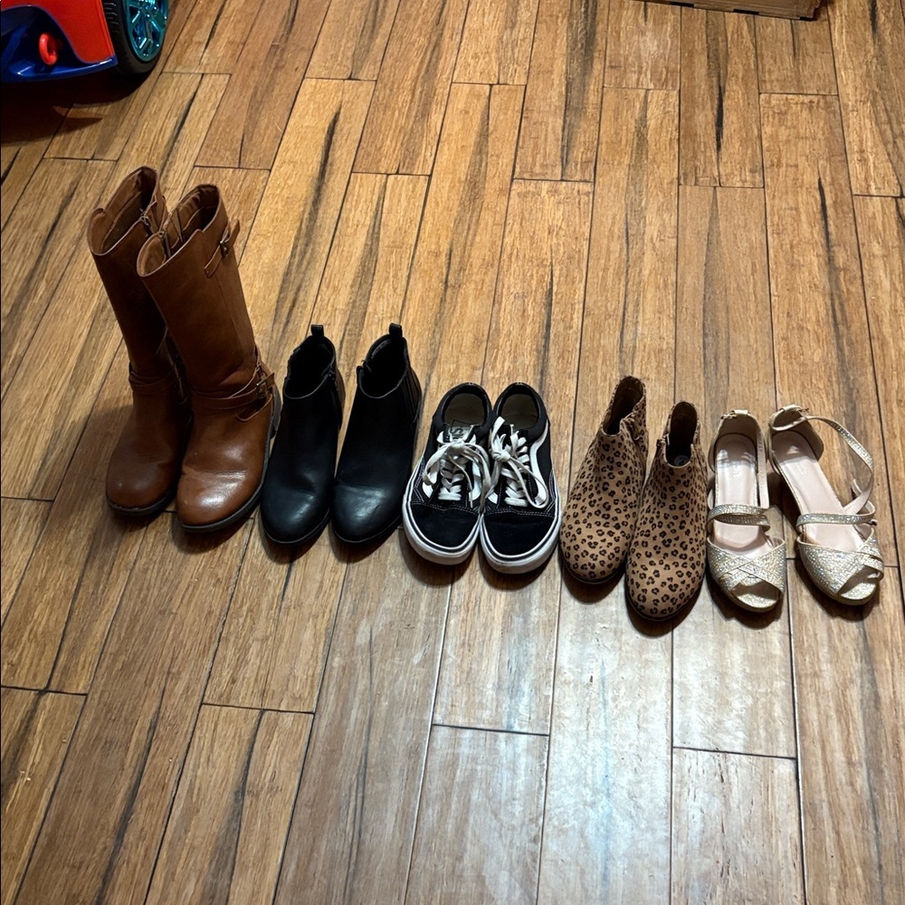 Lot Of 4 Big Girl Grade School Sizes 4-5 Shoes - Picture 2 of 14